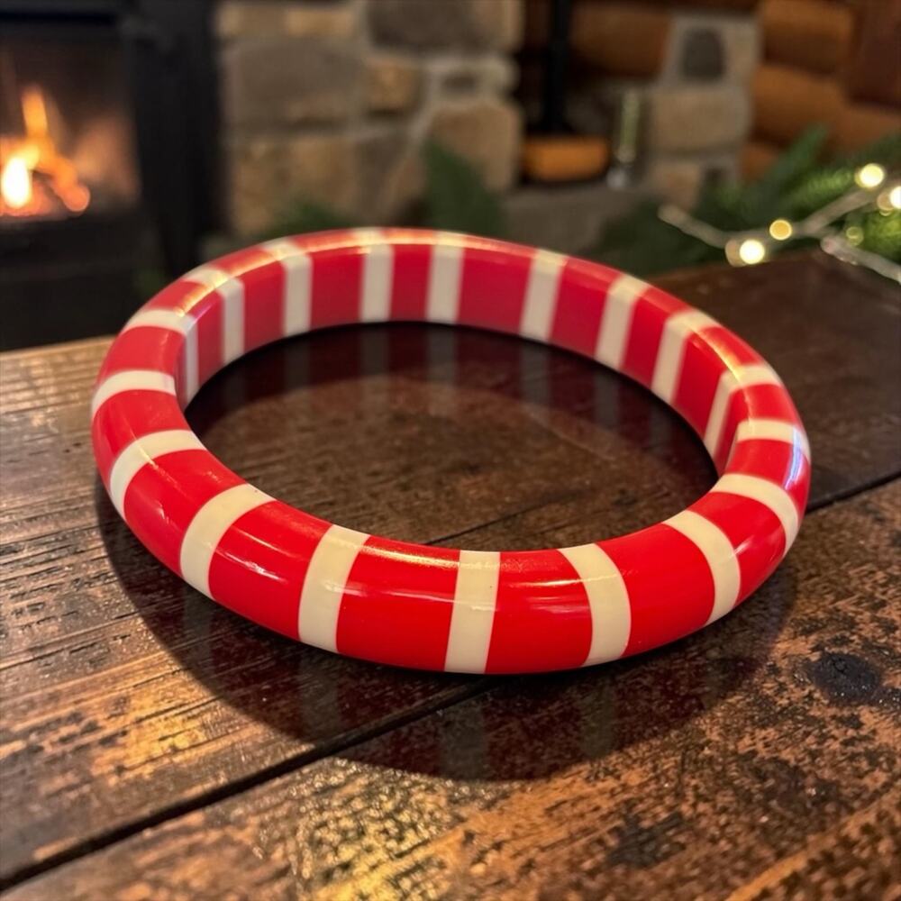 Candy Cane Stripe Lucite Bangle Red White Bracelet Retro Christmas Mod